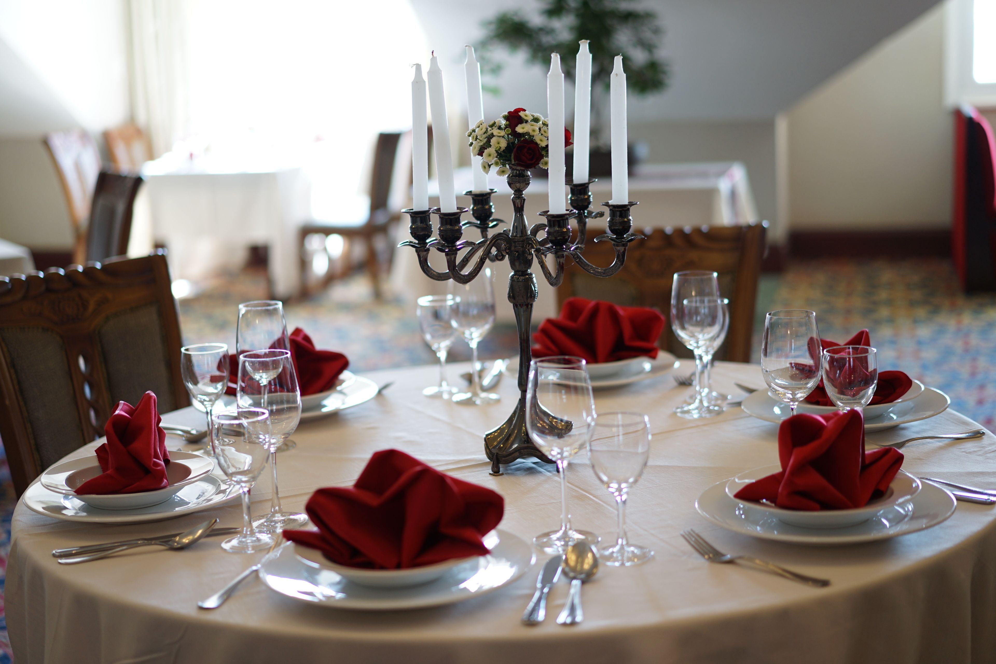 5 restaurants, breakfast served