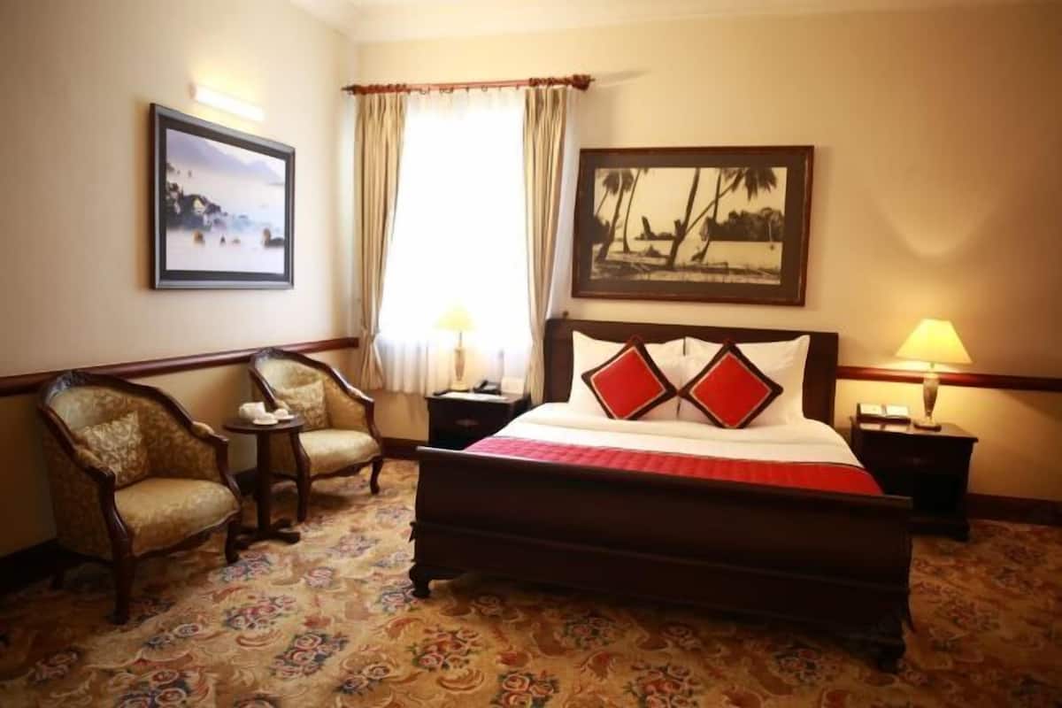 Minibar, in-room safe, desk, blackout drapes