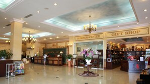 A hotel lobby with a business center, gift shop, reception desk, and a chandelier. - Sammy Dalat Hotel (Xuan Huong - Da Lat)