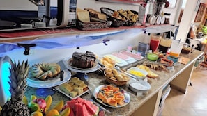 Free daily buffet breakfast