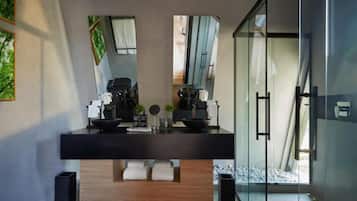 Chalé Cristal | Bagno | Doccia, accappatoio, pantofole, asciugamani