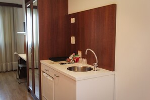 Minibar, in-room safe, desk, free WiFi - Bristol Centro Cívico Multy Hotel (Curitiba)