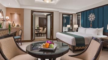 行政客房 | 客房內保險箱、書桌、筆電工作空間、搖籃/嬰兒床