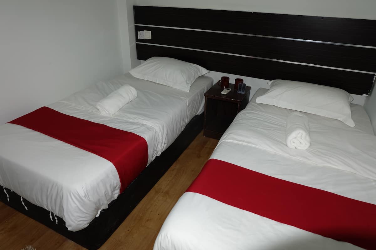 Standard Twin Room | In-room safe, WiFi (free)