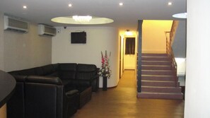 Coin salon dans le hall