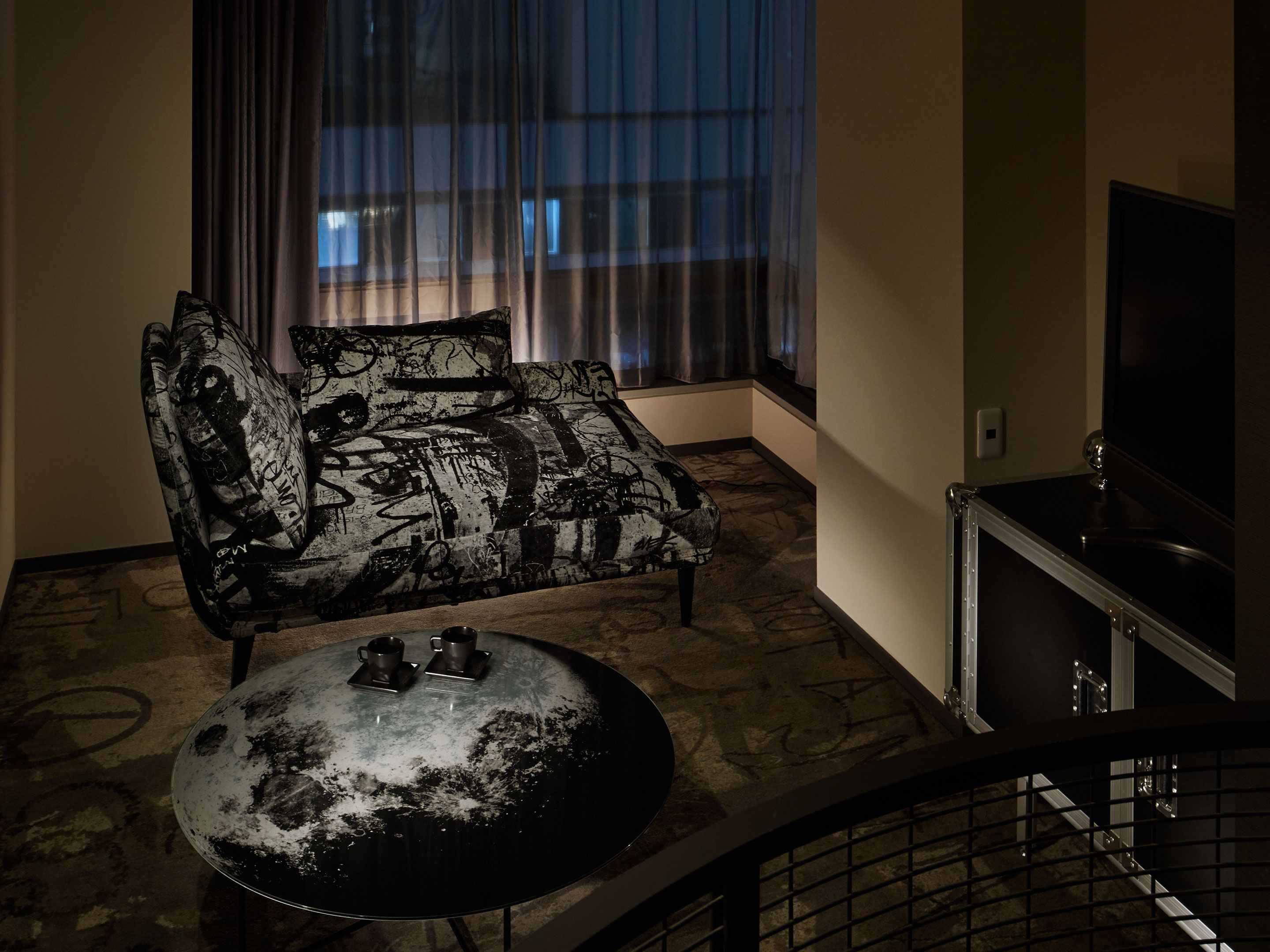 0-inch lcd tv with satellite channels, tv, pay films