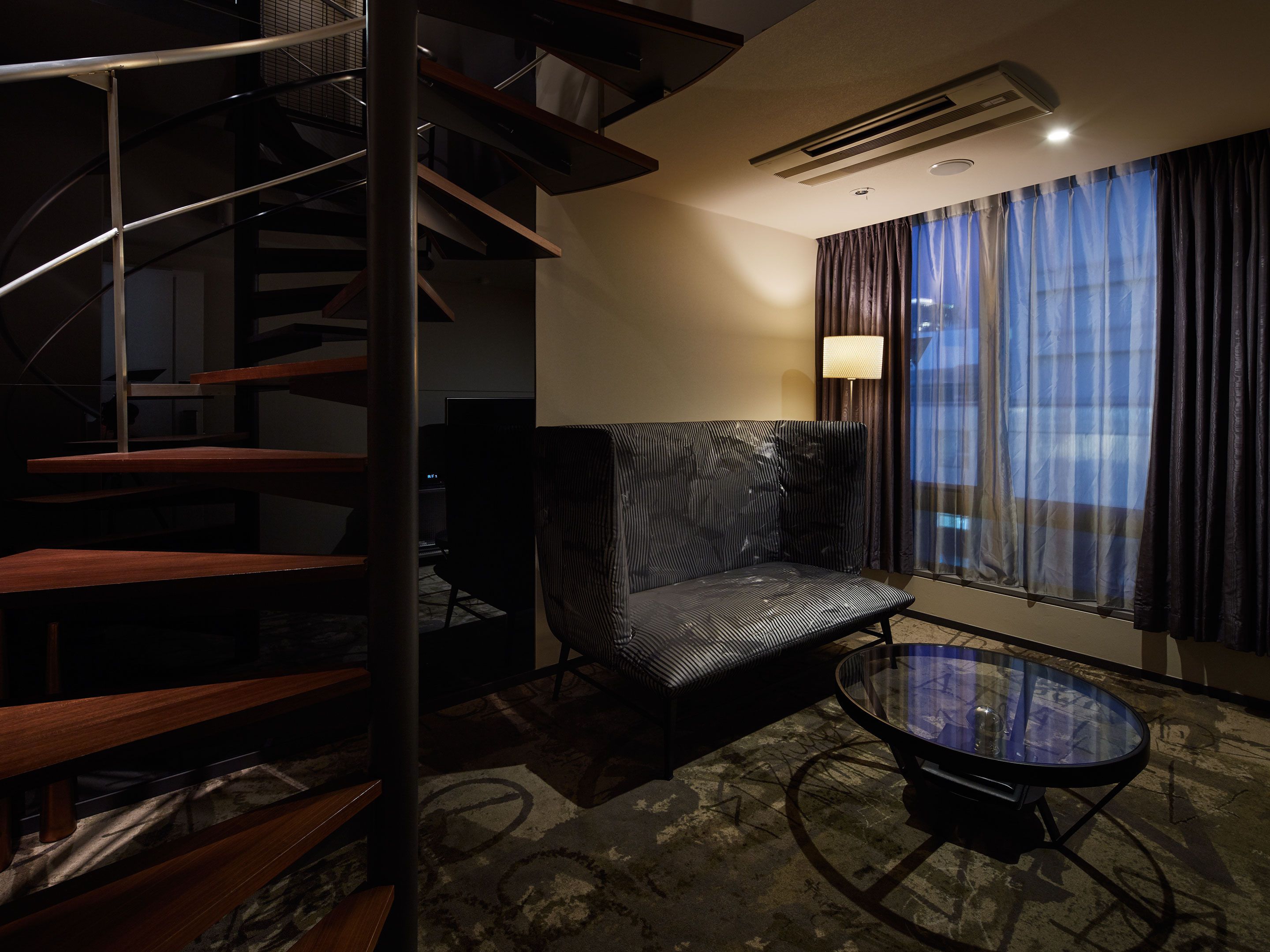 0-inch lcd tv with satellite channels, tv, pay films