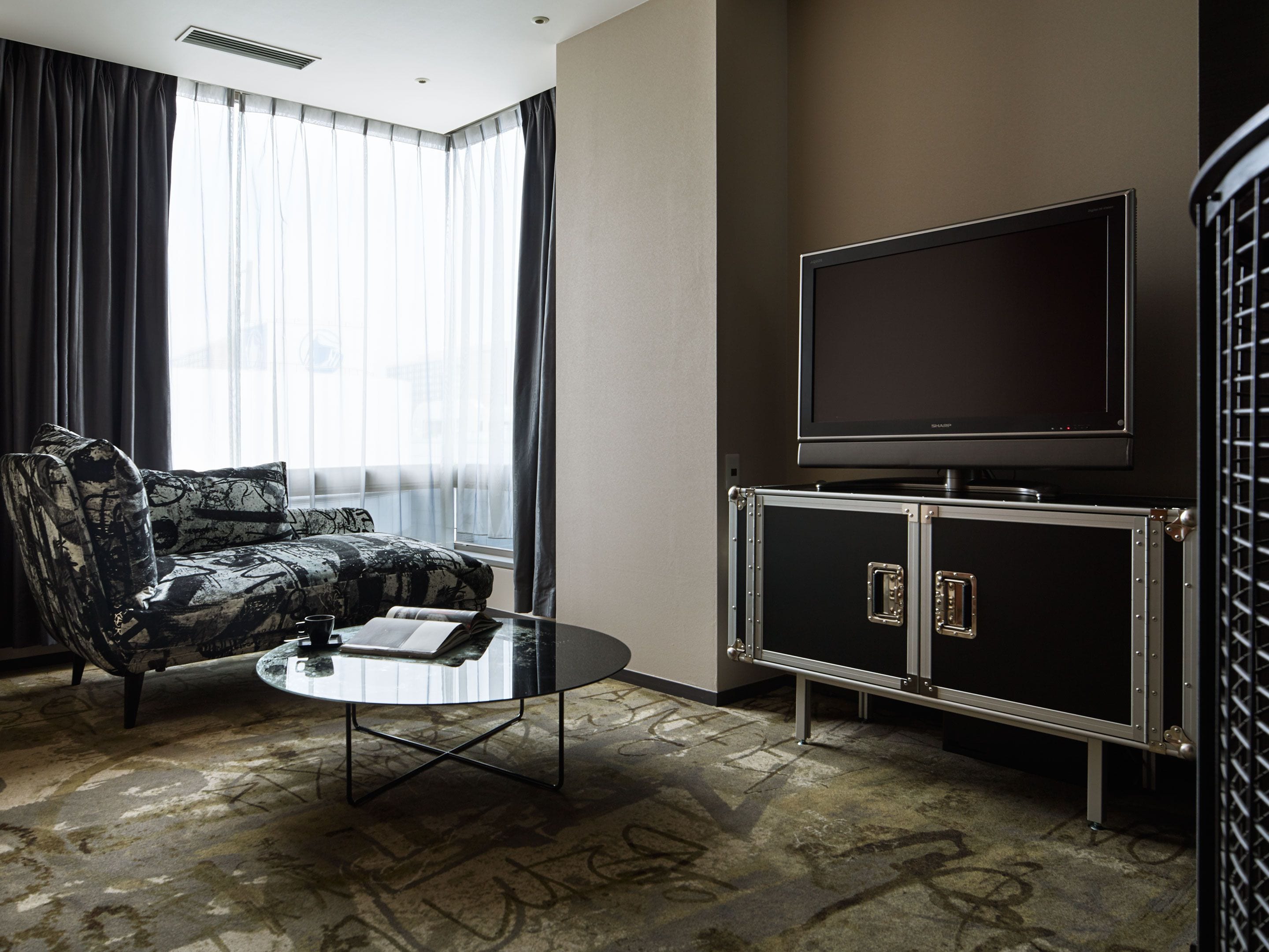 0-inch lcd tv with satellite channels, tv, pay films