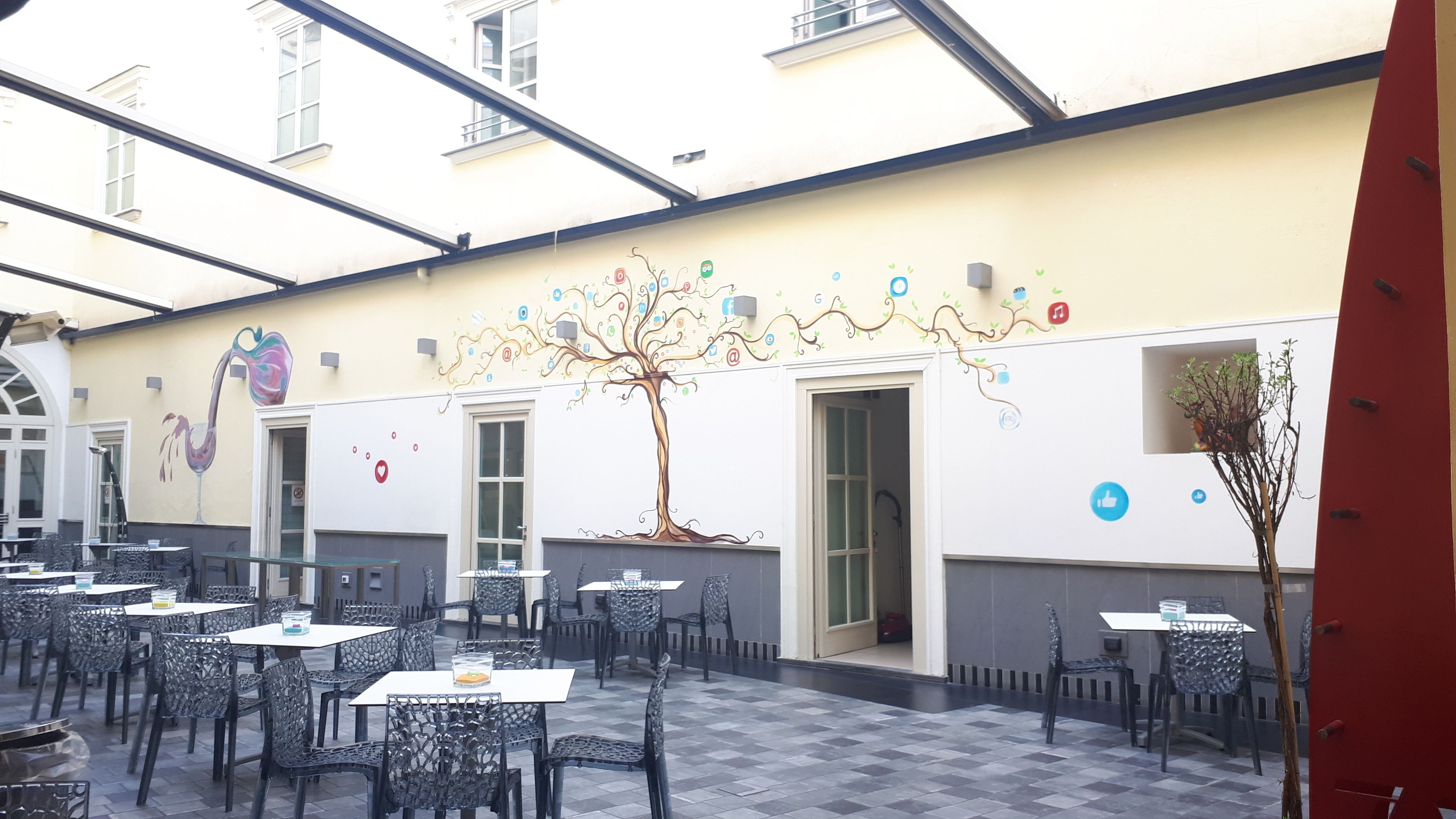 Tägliches Frühstücksbuffet (5 EUR pro Person)