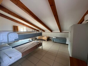 1 bed in Female Dormitory, Ensuite ( 6 pax ) Mansarda | 客房內保險箱、隔音、熨斗/熨衣板、免費無線上網