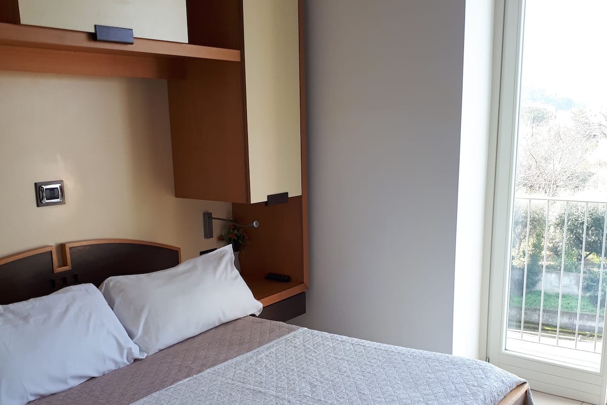 Standard Double Room | In-room safe, soundproofing, iron/ironing board, free WiFi