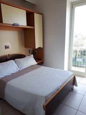 Standard Double Room | In-room safe, soundproofing, iron/ironing board, free WiFi - Seven Hostel (Sant'Agnello)