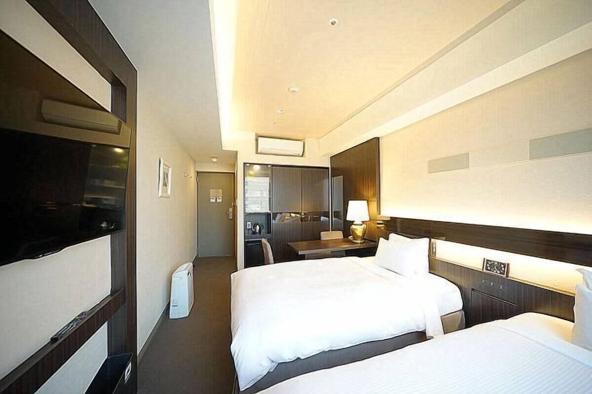 Memory-foam beds, desk, laptop workspace, soundproofing