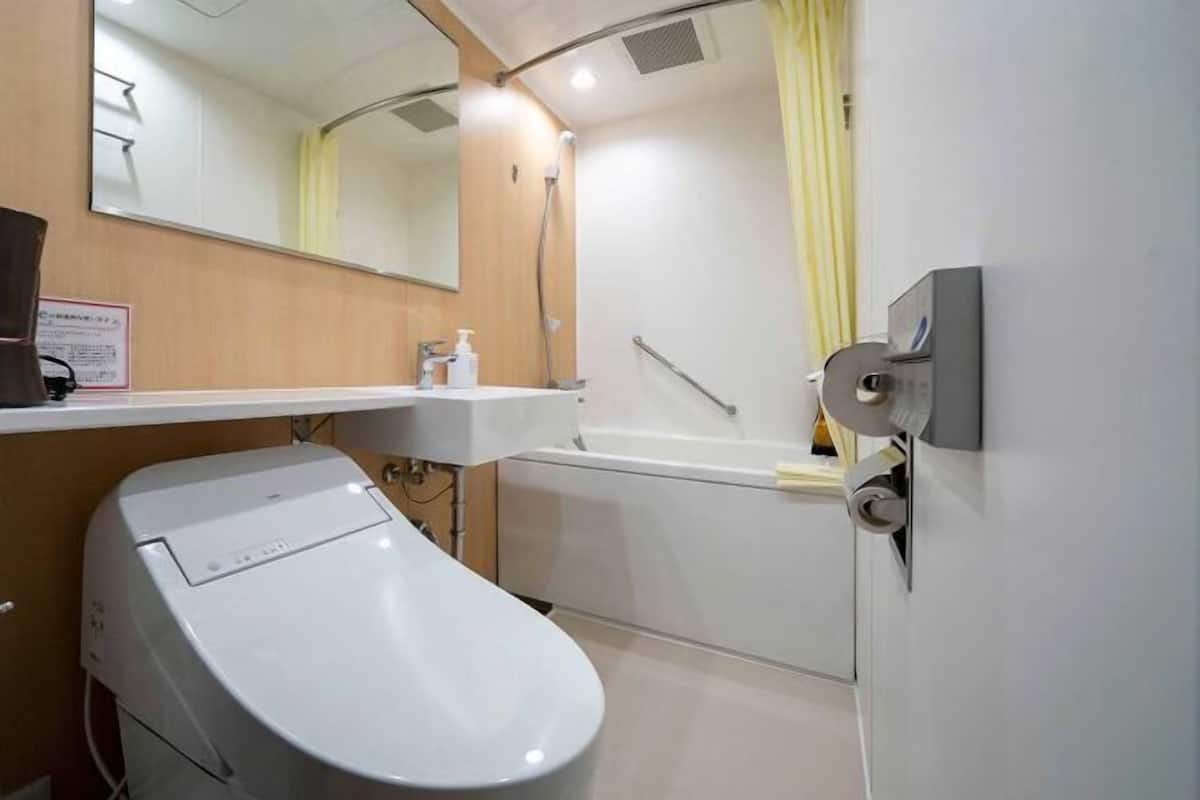 Salle de bain | Baignoire relaxante profonde, articles de toilette gratuits