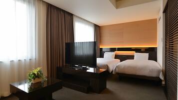 Superior Twin Room, 2 Bedrooms, Non Smoking, River View | Living area