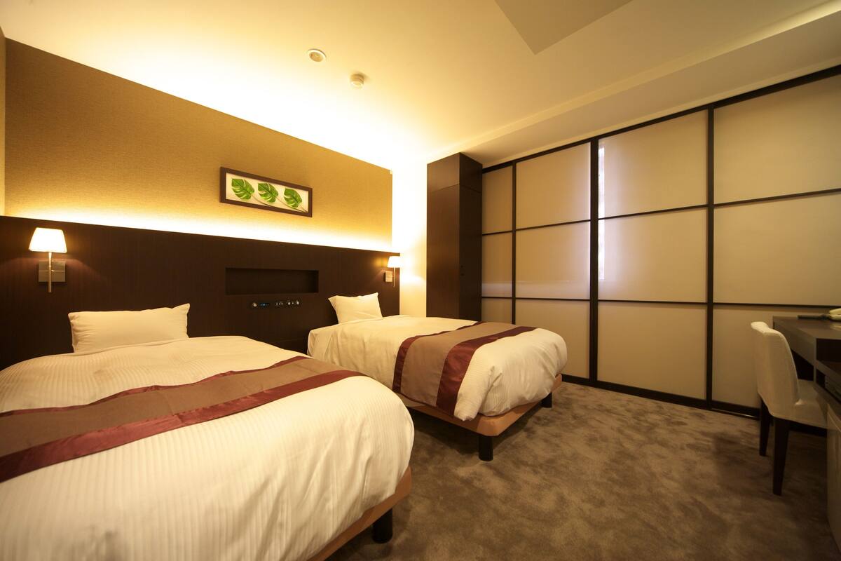economy twin room | 1 bedroom, memory-foam beds, individually decorated
