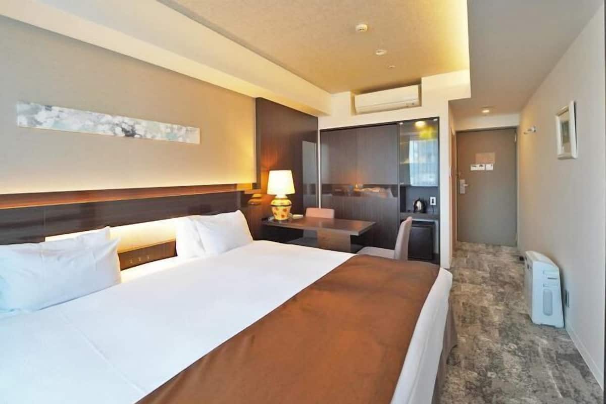 1 bedroom, memory foam beds, individually decorated