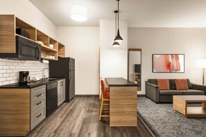 高档床上用品、办公桌、免费 WiFi、床单