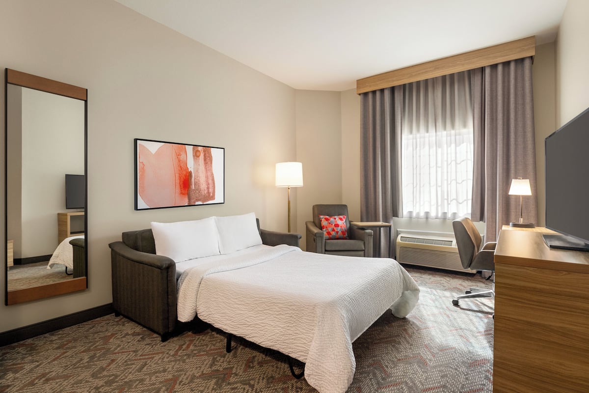 Suite, 1 King Bed | Room amenity