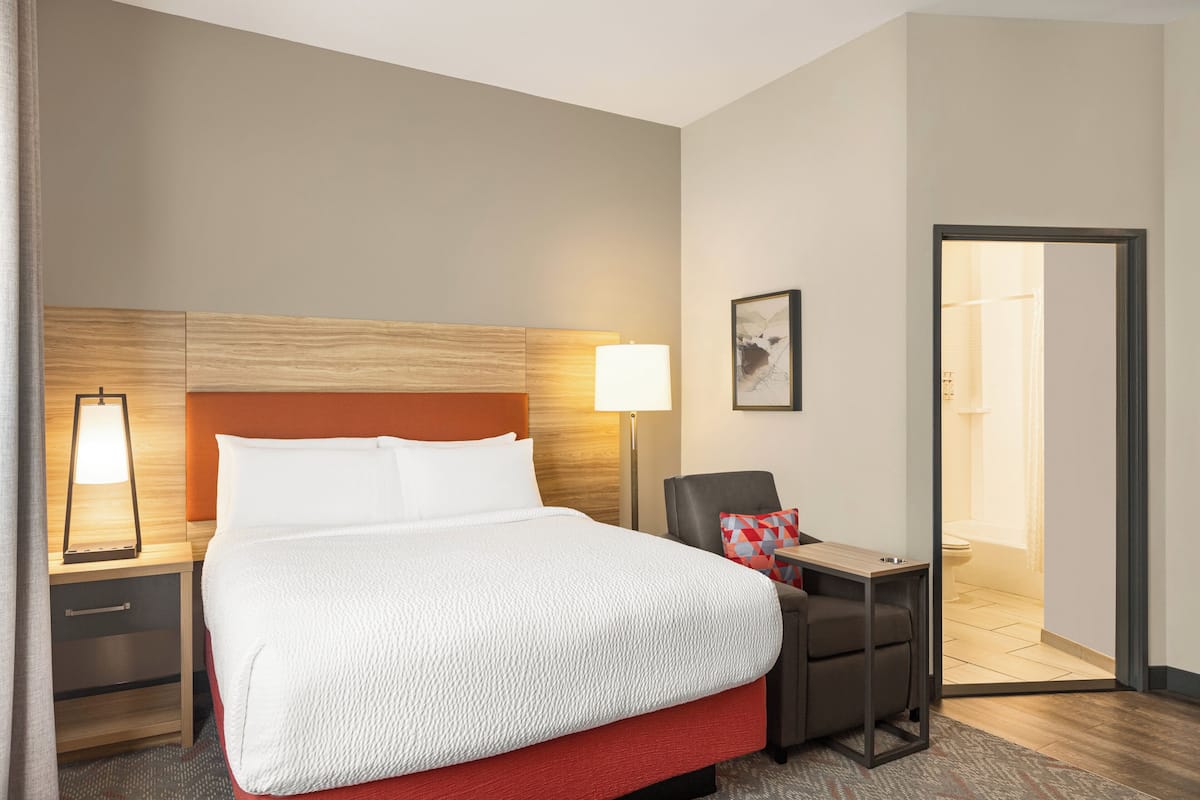 Studio Suite, 1 Queen Bed | 1 bedroom, premium bedding, desk, free WiFi