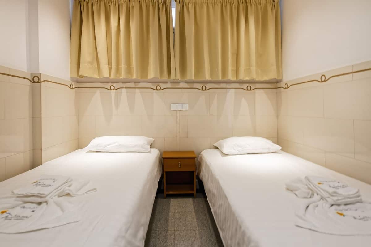 WiFi (surcharge), bed sheets