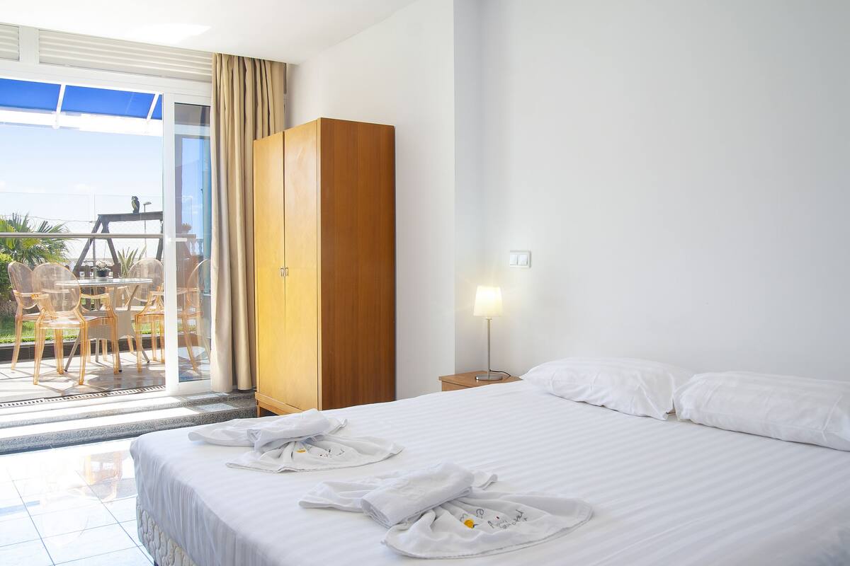 WiFi (surcharge), bed sheets