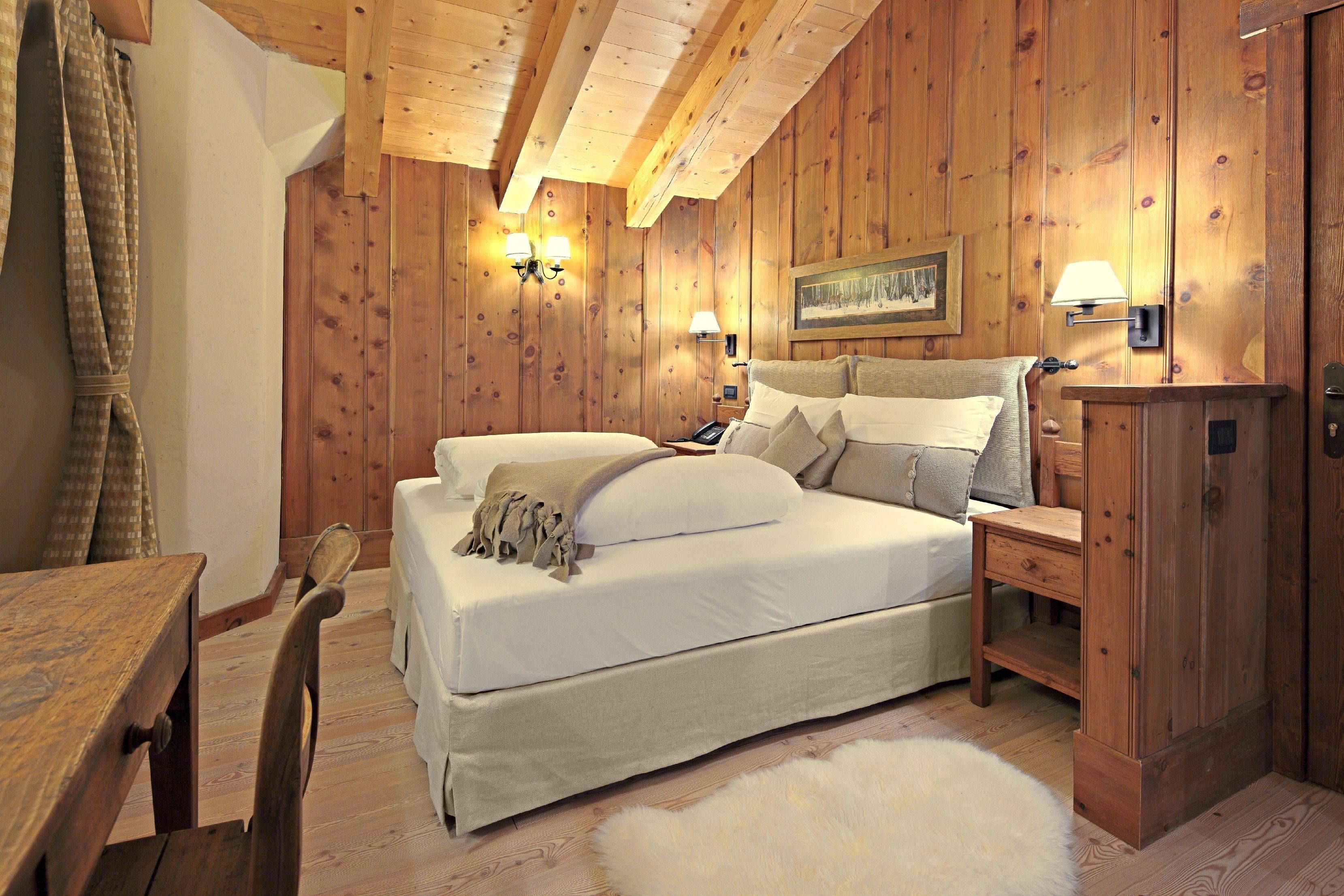 classic room | 1 bedroom, down duvets, in-room safe, individually decorated