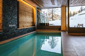 Indoor pool, open noon to 8:00 PM, pool loungers - Hotellerie De Mascognaz (Ayas)