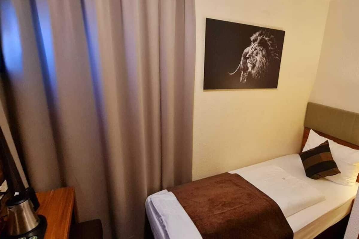 Comfort enkelrum - 1 sovrum | Skrivbord, arbetsyta för laptop, strykjärn/strykbräda och gratis wi-fi