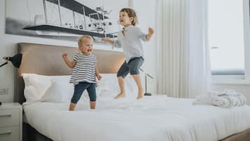 1 bedroom, Egyptian cotton sheets, premium bedding, in-room safe