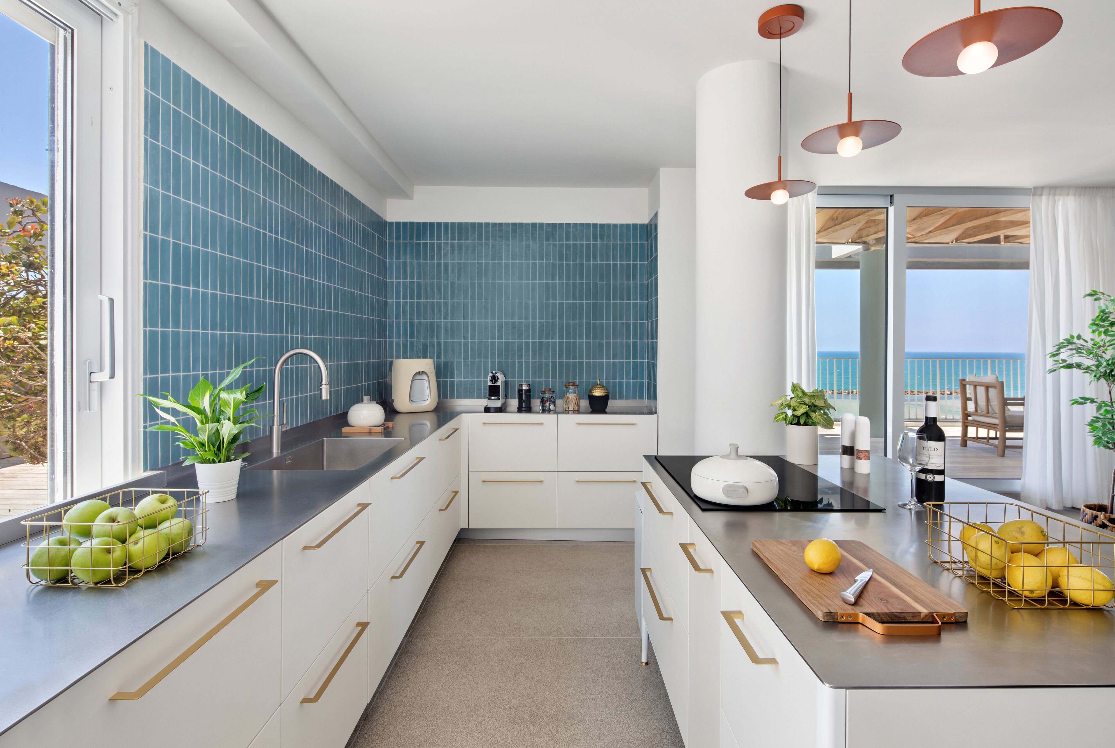 panoramic penthouse | private kitchen | microwave