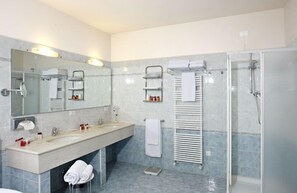 Bathroom sink - Hotel Gabarda (Carpi)