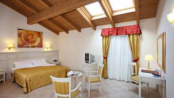 In-room safe, desk, soundproofing, free WiFi