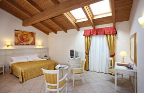 In-room safe, desk, soundproofing, free WiFi