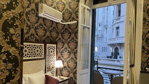 豪華單人房, 城市景觀 | 埃及棉床單、客房內保險箱、熨斗/熨衣板、免費搖籃/嬰兒床
