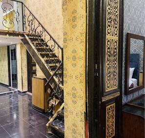 Penthouse Cao cấp | Khu phòng khách | TV 