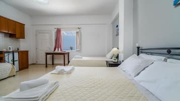 Quadruple Room | Soundproofing, rollaway beds, free WiFi, bed sheets
