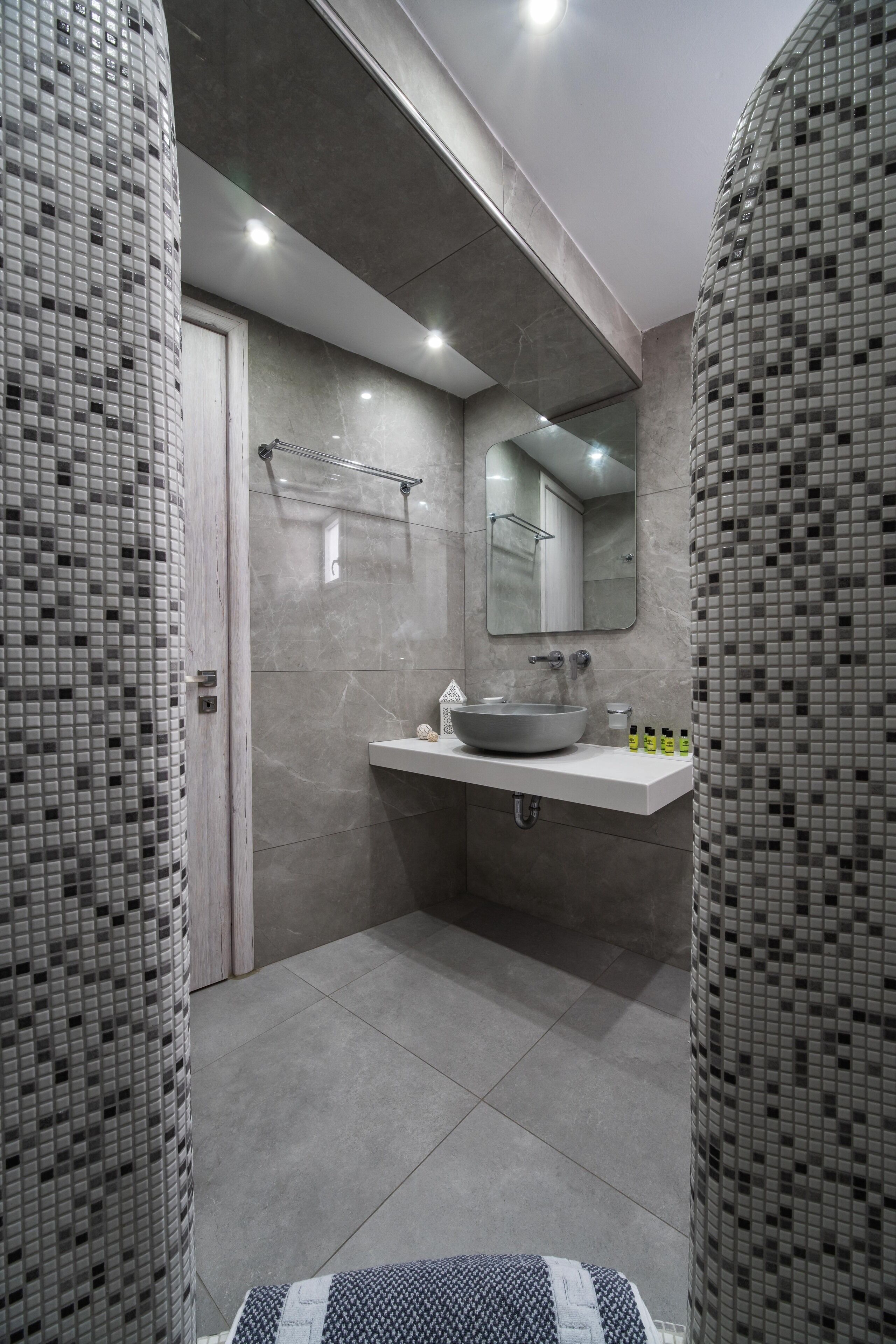 triple room | bathroom | hair dryer, towels