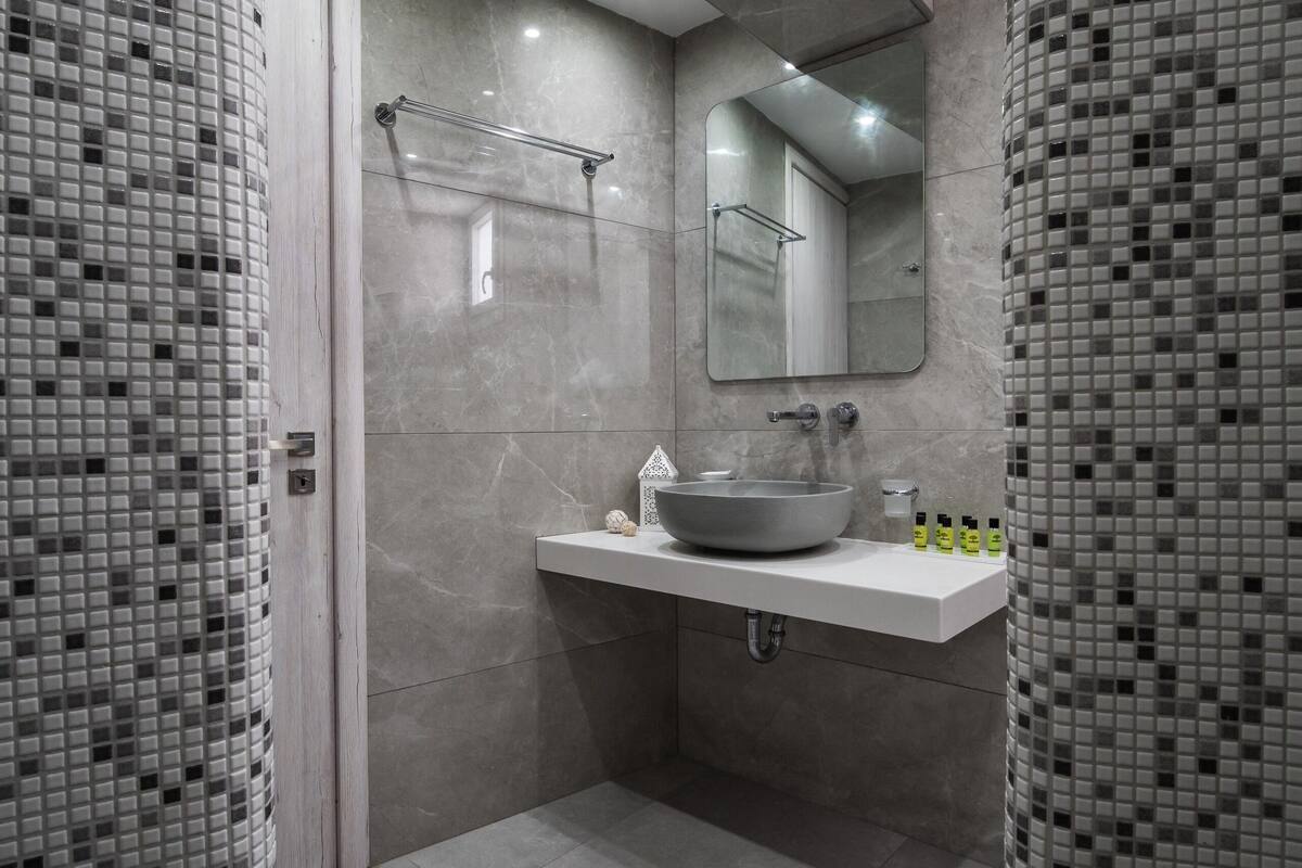 triple room | bathroom | hair dryer, towels