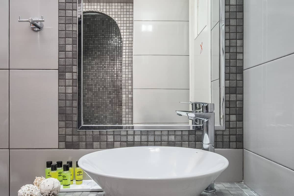 triple room | bathroom sink