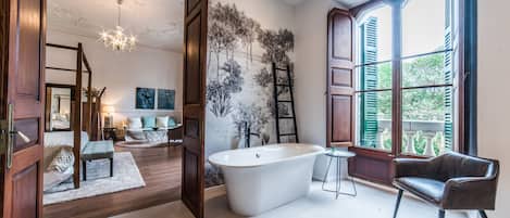 Luxe suite, 1 kingsize bed | Kameruitzicht