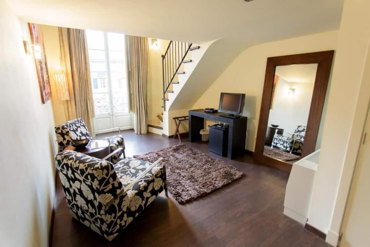 Duplex Standard | Aire de séjour | Téléviseur