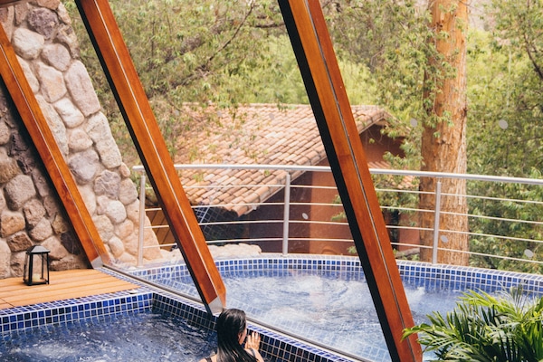 Sauna, steam room, body treatments, hydrotherapy, aromatherapy