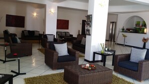 Lobby sitting area - La Zagara Hotel (Lipari)