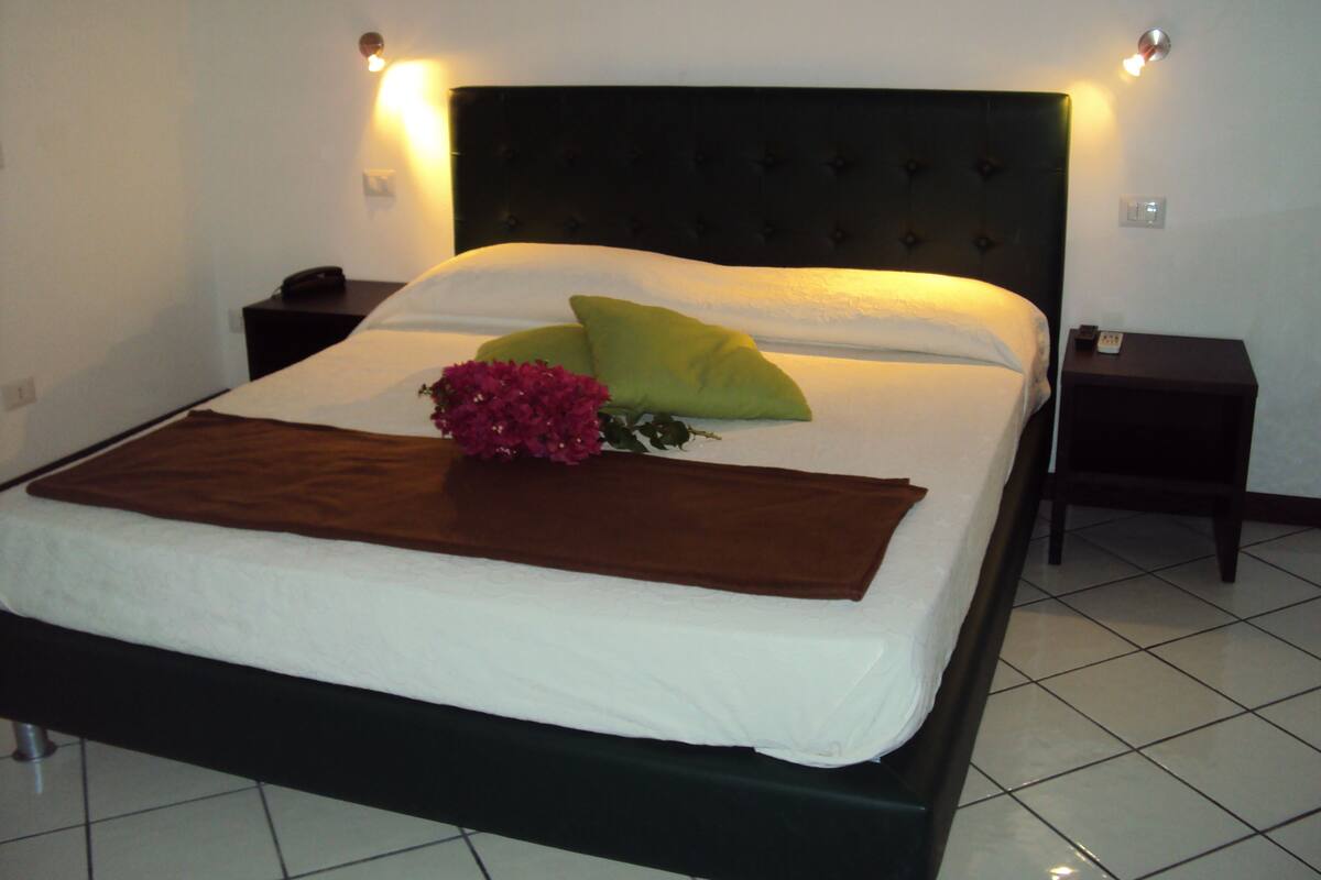 Minibar, in-room safe, desk, free cots/infant beds