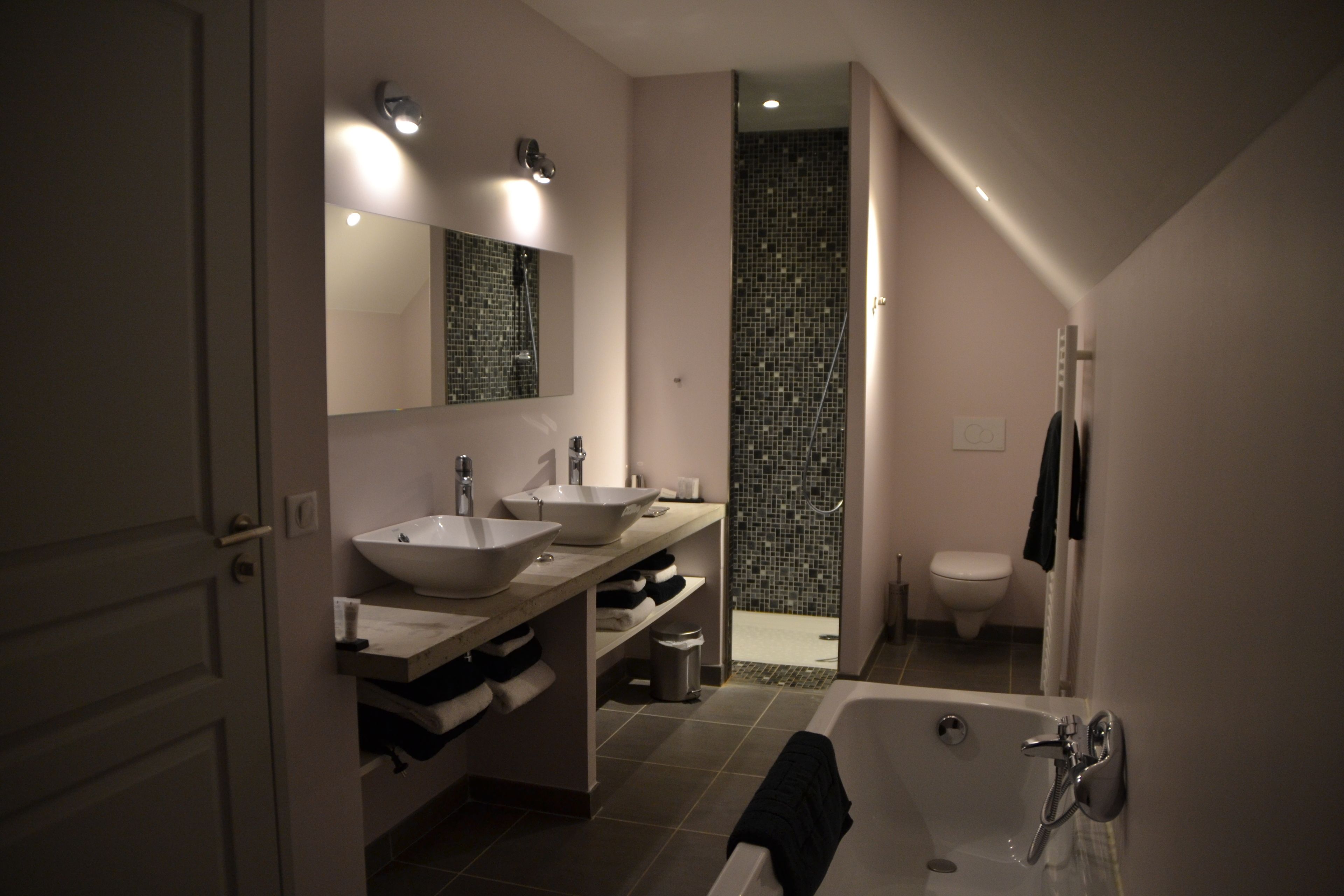 villa 4, 4 bedrooms, 8 persons | bathroom | free toiletries, hair dryer, bathrobes, bidet