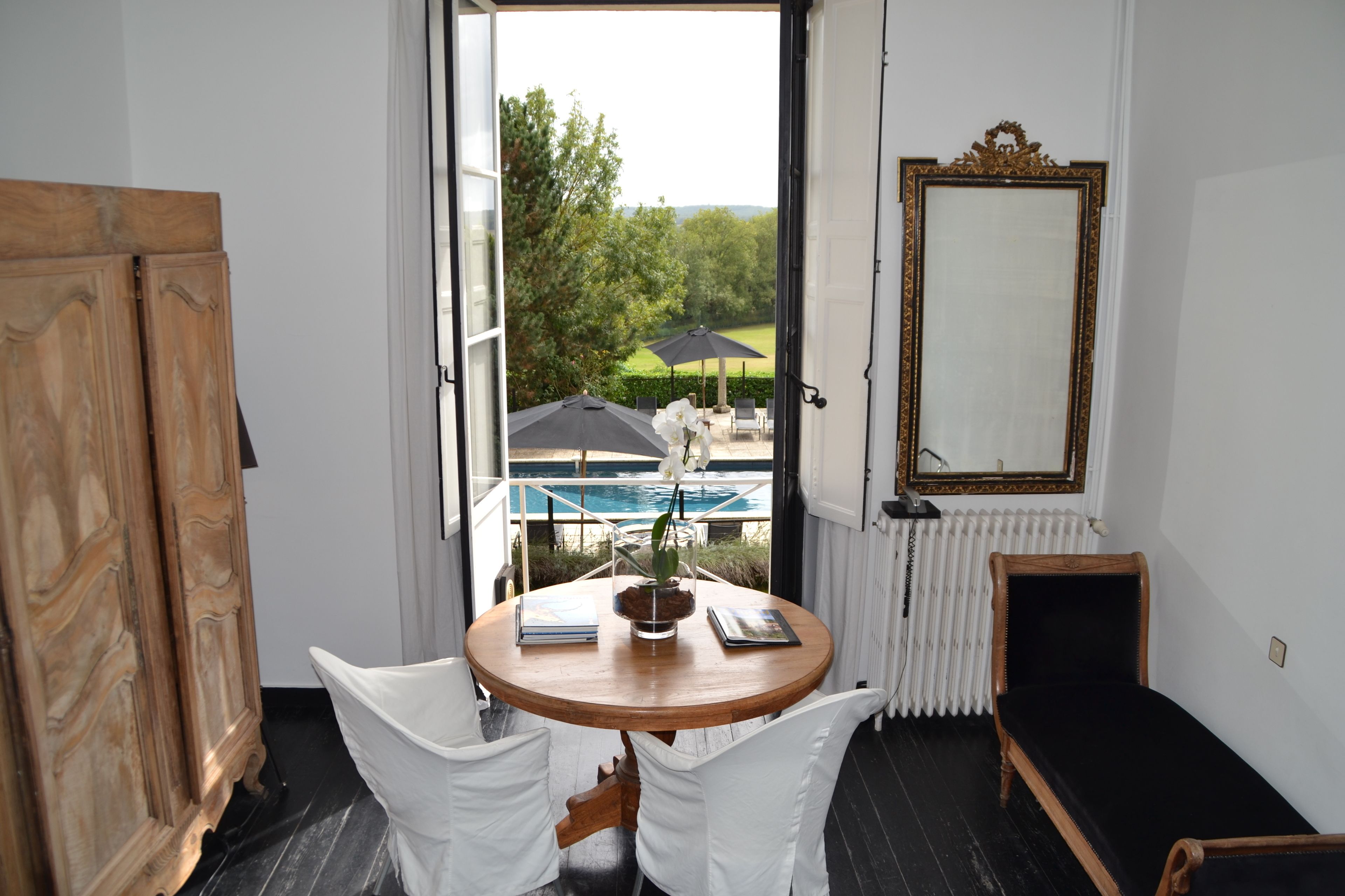 family suite | living area | 50-cm flat-screen tv with digital channels, tv