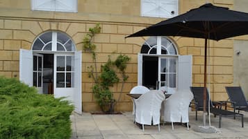 Family Apartment, 2 Bedrooms, Kitchenette, Garden View | Terrace/patio