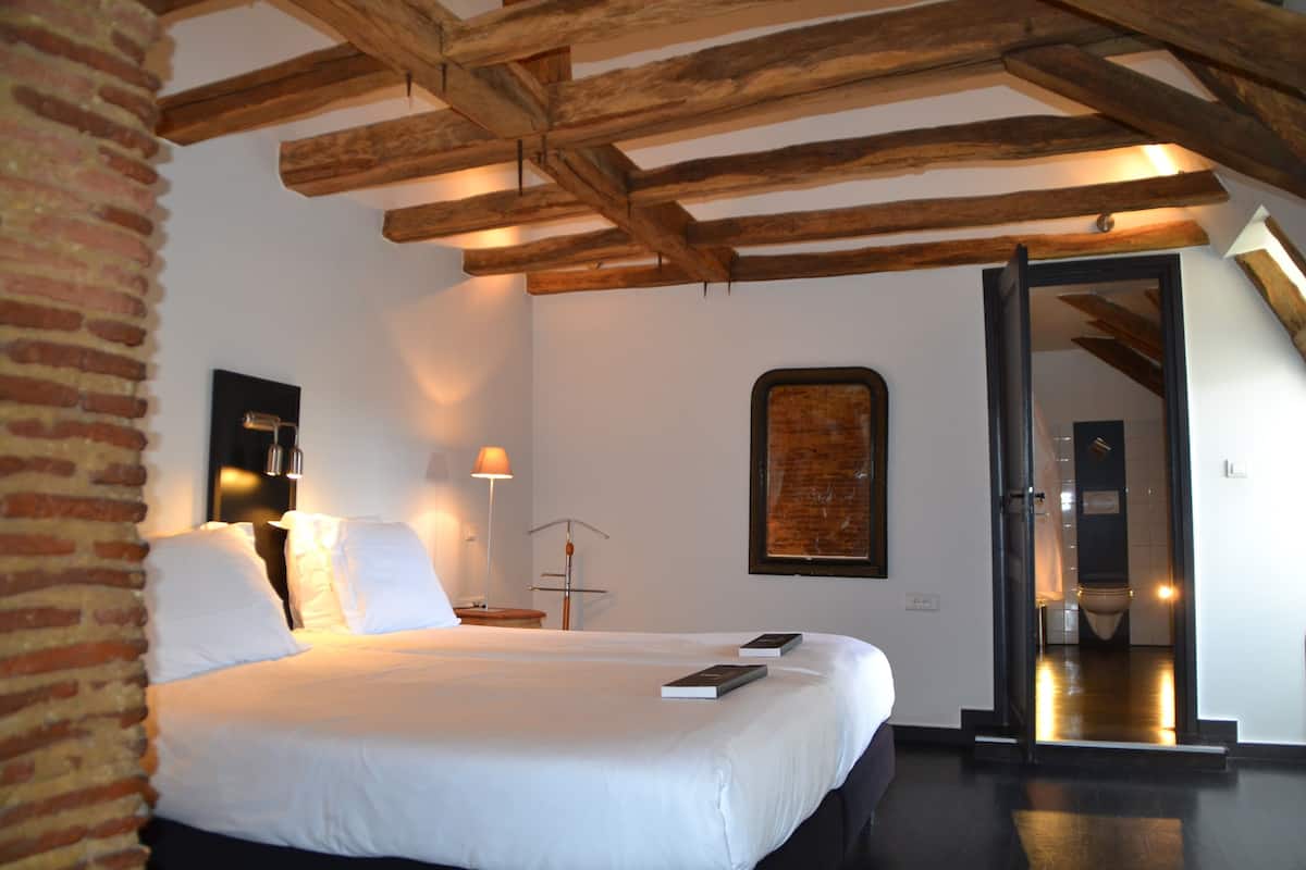 luxury double room | 1 bedroom, in-room safe, individually furnished, blackout curtains