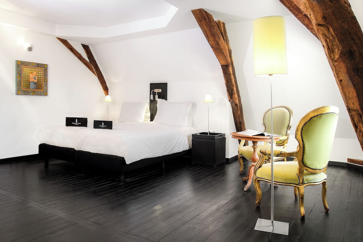 Premium Double Room | 1 bedroom, in-room safe, individually furnished, blackout curtains